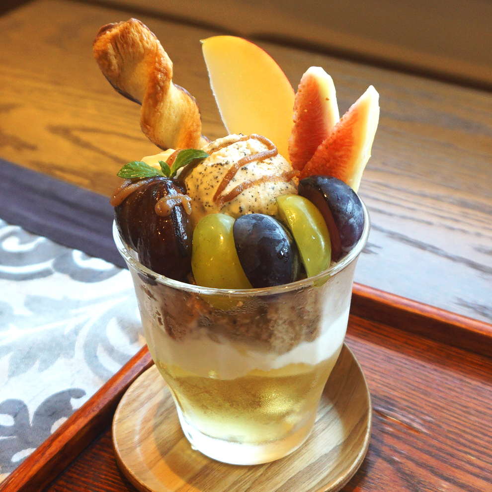 秋味烏龍茶パフェ
